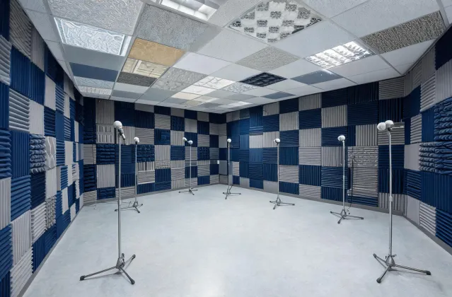 Acoustic chamber measuring ceiling tile NRC performance